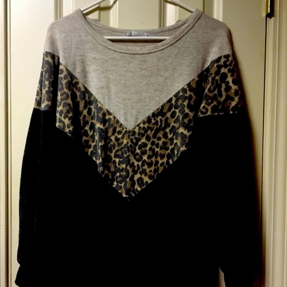 Women’s Top First Love By Lovelyn Size Small Long Sleeve - Picture 3 of 5